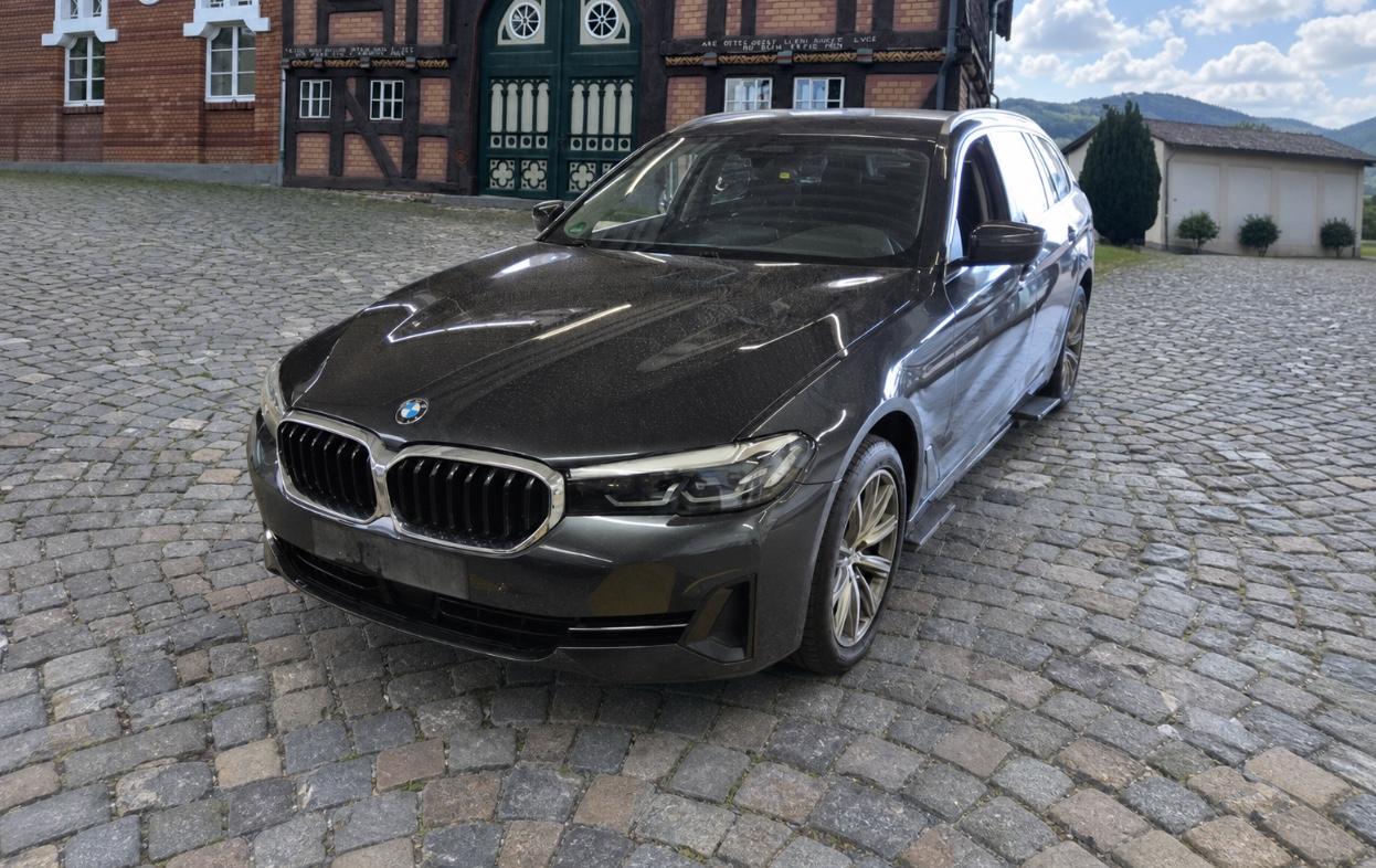 BMW 520d*LCI*AHK*KomfSitz*LED*AbstandTempo*Alarmanla