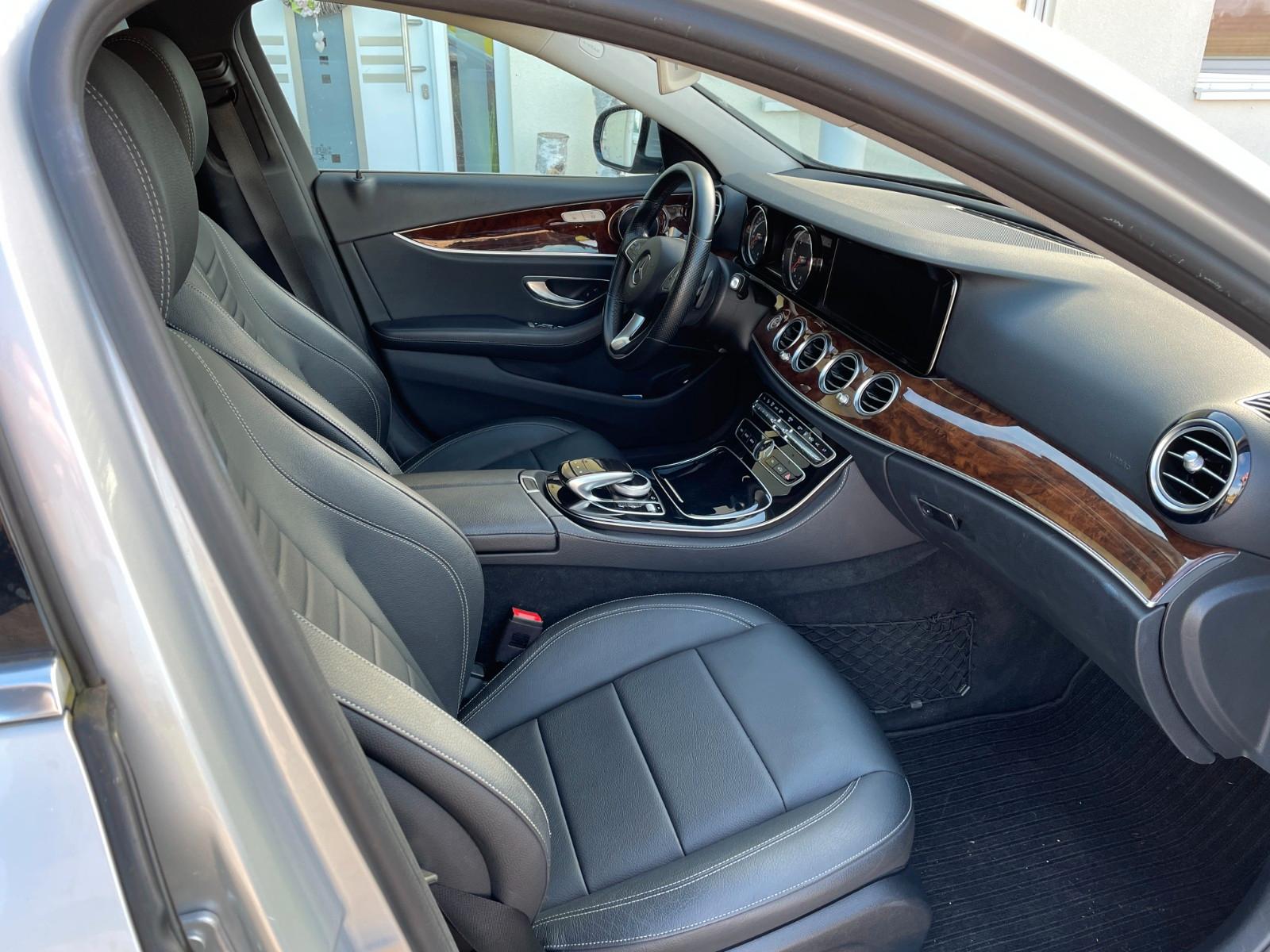 Mercedes-Benz E 220d T EXCLUSIVE Autom. EXCLUSIVE