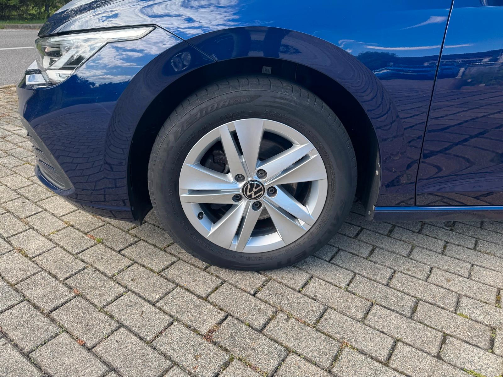 Volkswagen Golf VIII Lim. Life Business