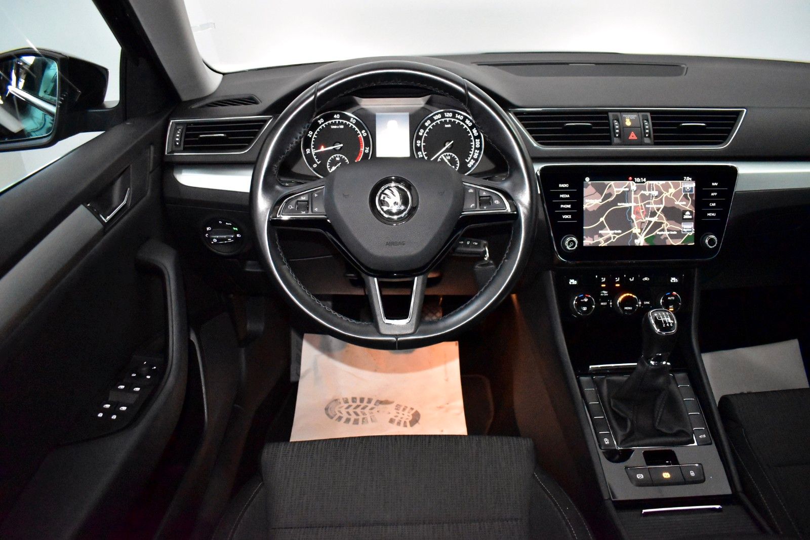 Fahrzeugabbildung SKODA Superb Combi Ambition T.Leder,Navi,Xenon,Kamera