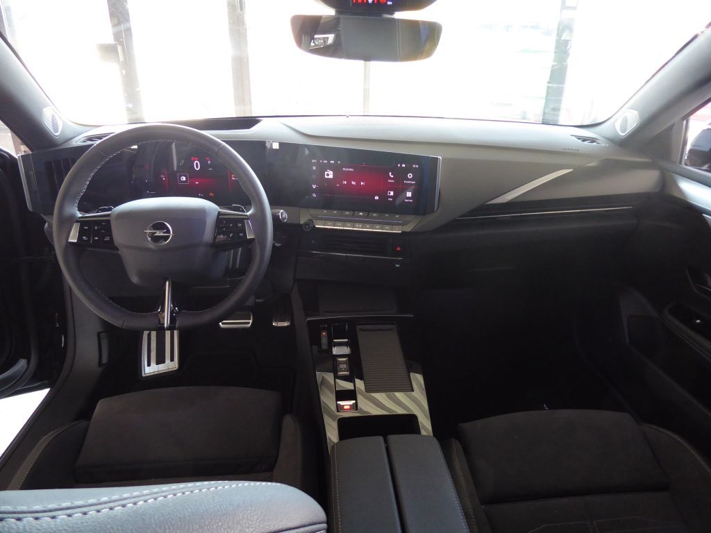 Fahrzeugabbildung Opel Astra Ultimate 1.2 Turbo Aut.+Panorama+LED+HUD+
