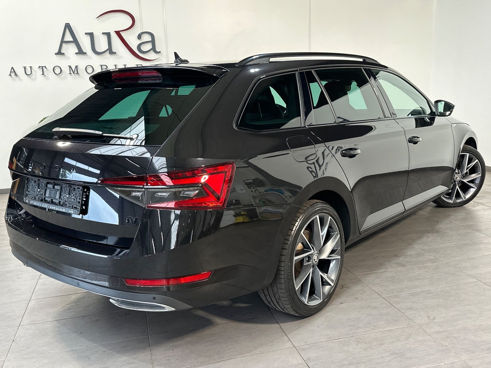 Fahrzeugabbildung SKODA Superb Combi 1.4 TSI iV DSG Sportline NAV+LED