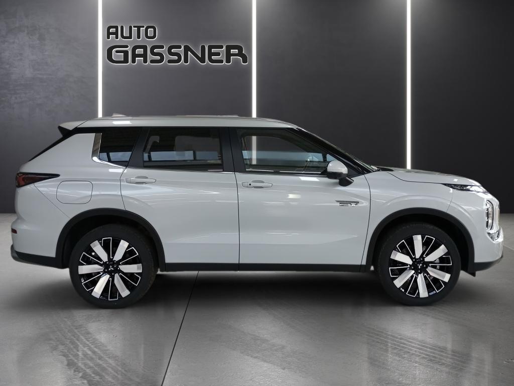 Mitsubishi Outlander Plug-in Hybrid 2.4L Select