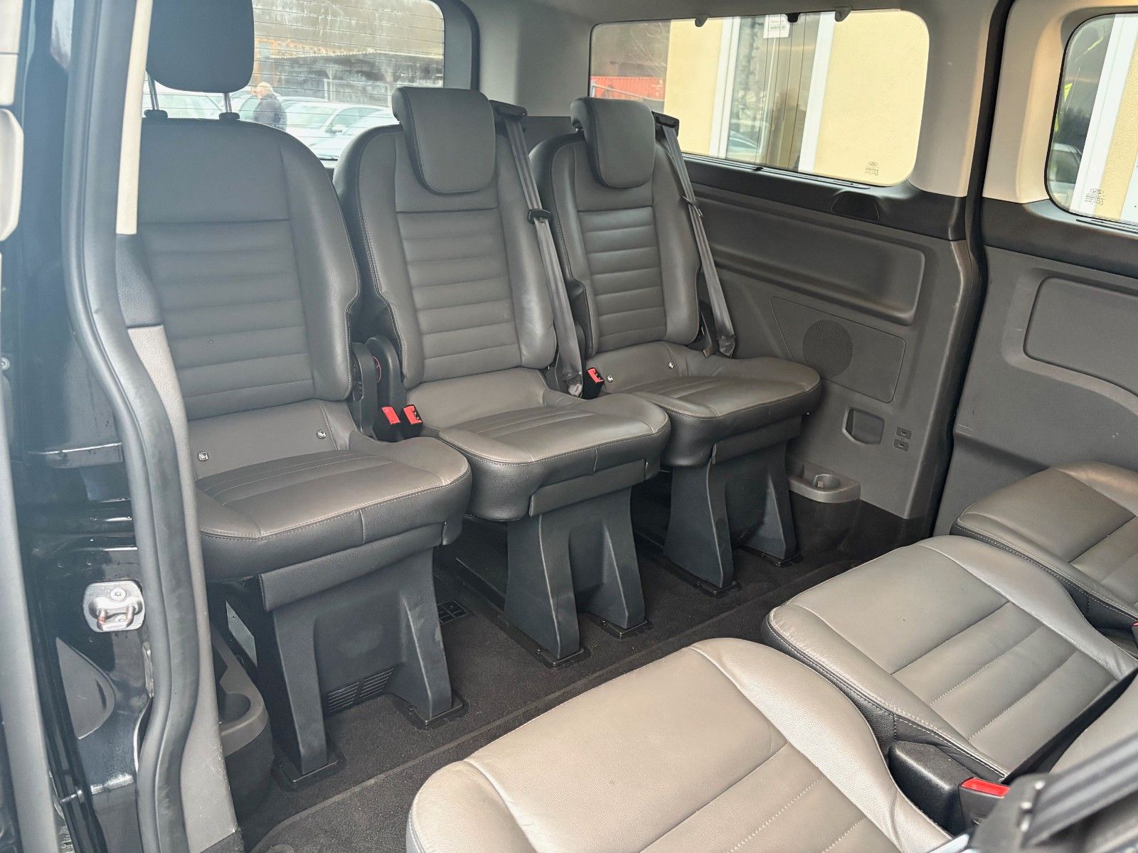 Fahrzeugabbildung Ford Tourneo Custom Aut. 320 L2 Tourneo Titanium Lede