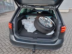 Fahrzeugabbildung Volkswagen Passat Variant 1.8 TSI DSG R-Line AHK eKLAPPE KA