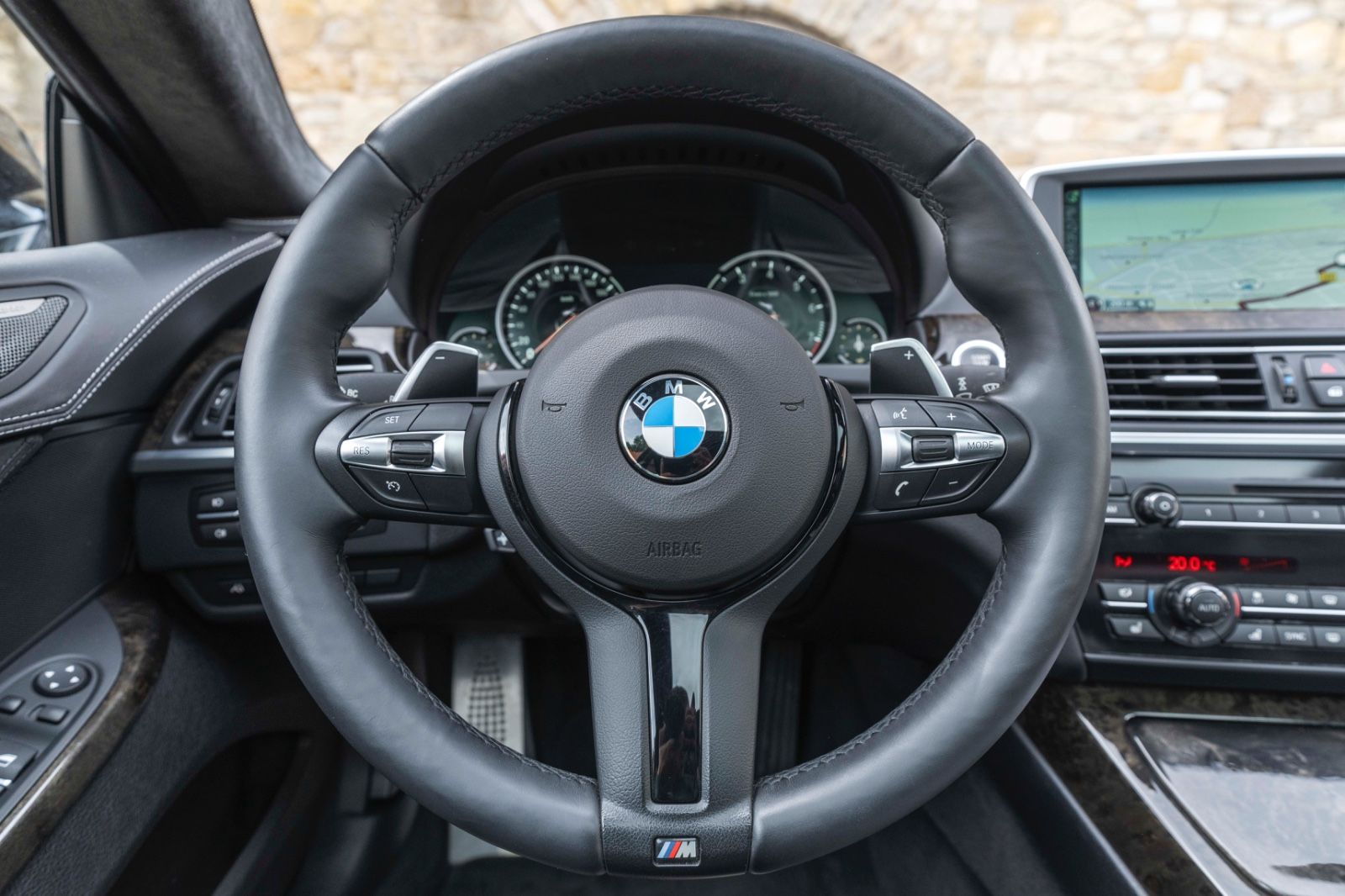 Fahrzeugabbildung BMW 650i xDrive Coupé M-SPORTPAKET HUD H&K LED KAM