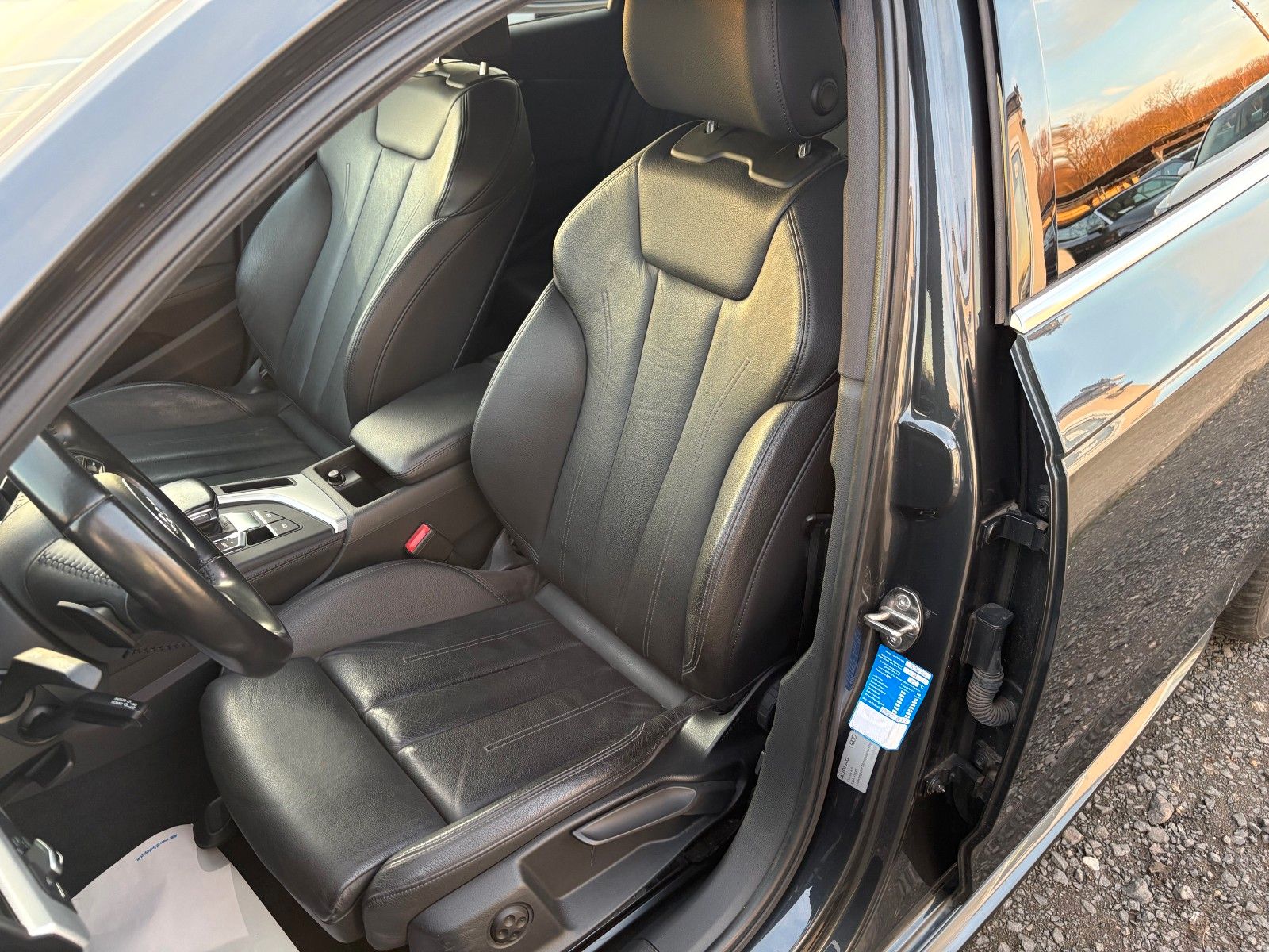 Fahrzeugabbildung Audi A4 Avant 2.0 TDI sport Navi Leder Xenon S-LINE