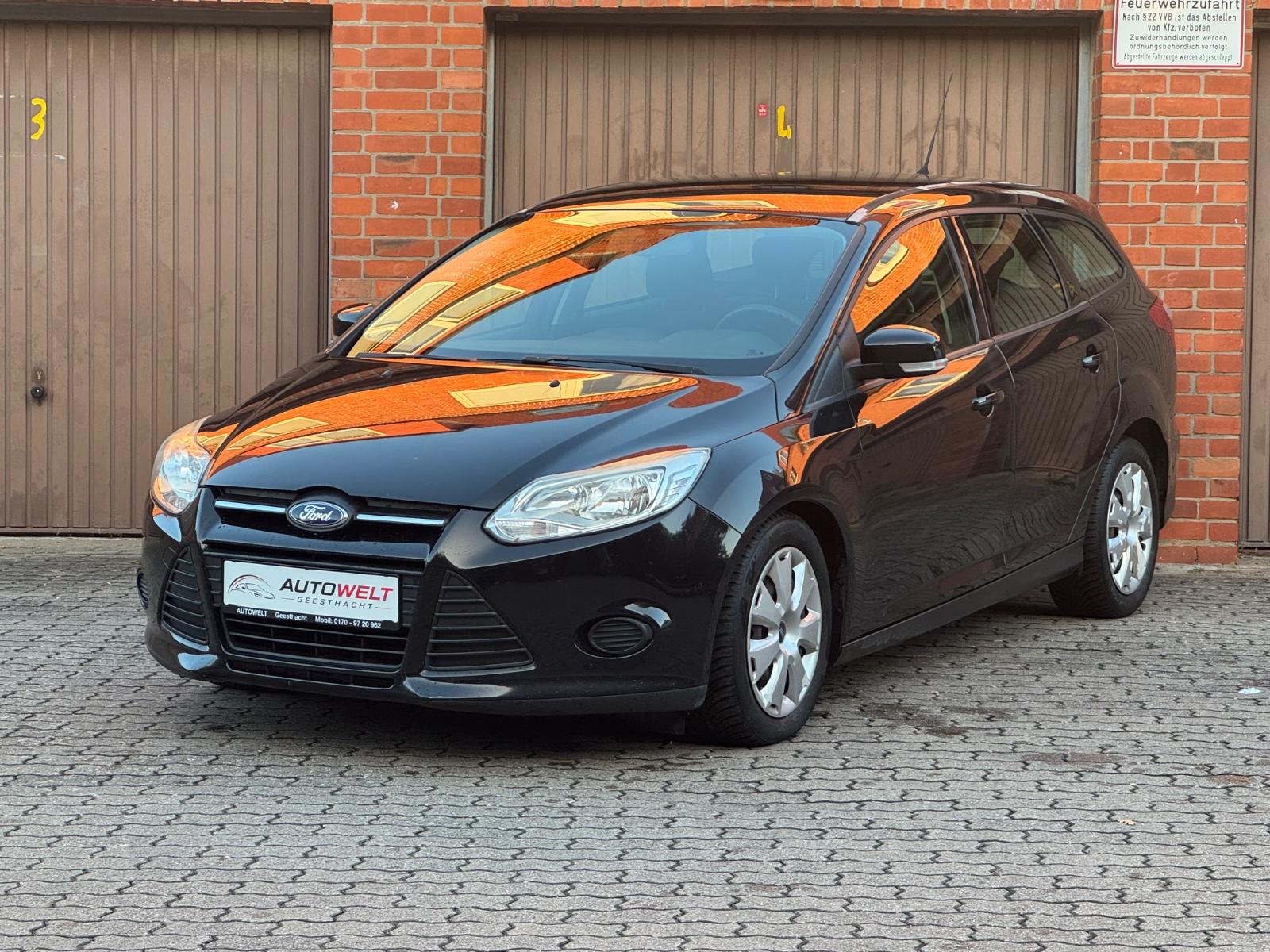Ford Focus 2012 — interior