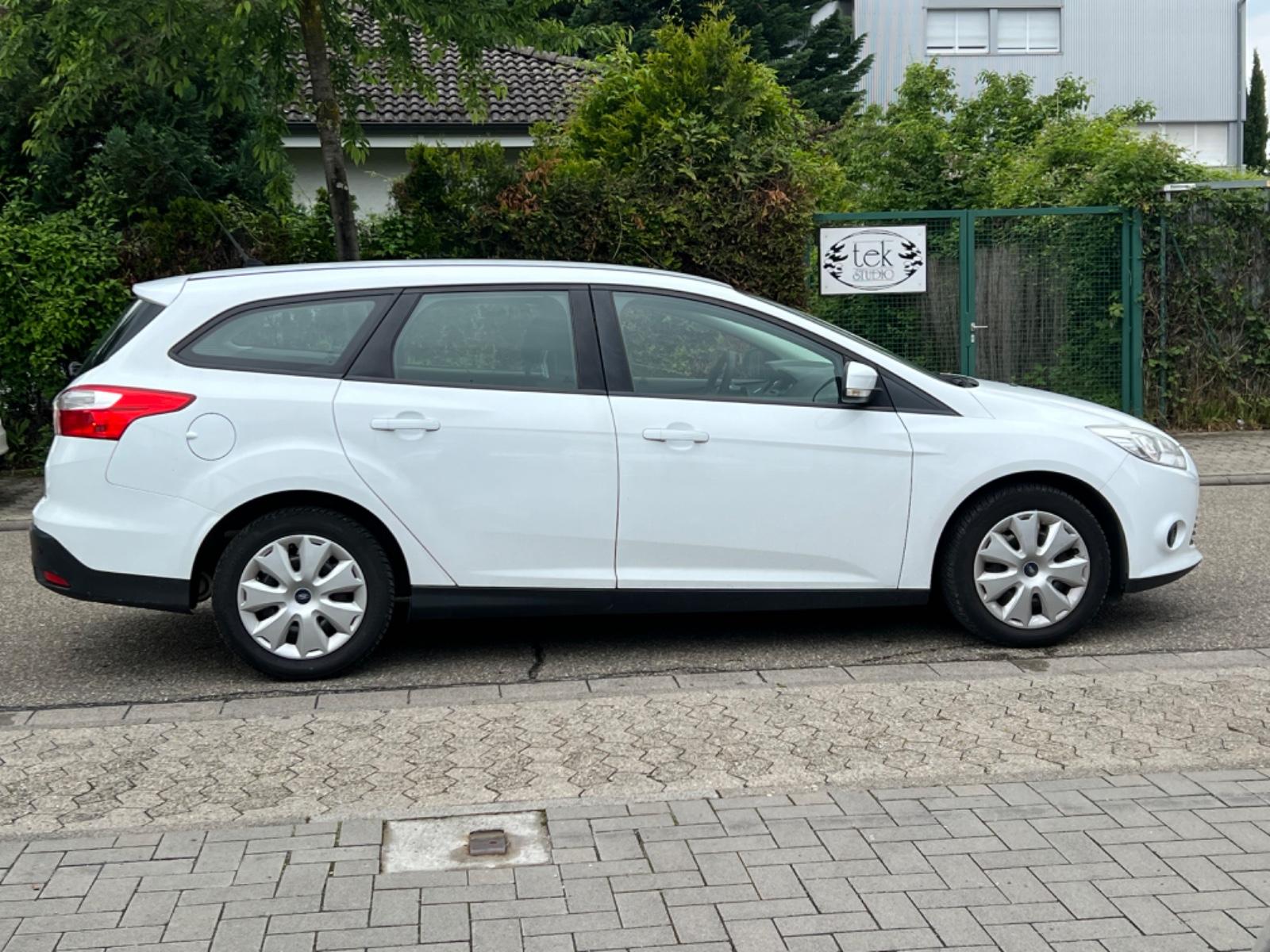 Ford Focus 2013 — photo 8