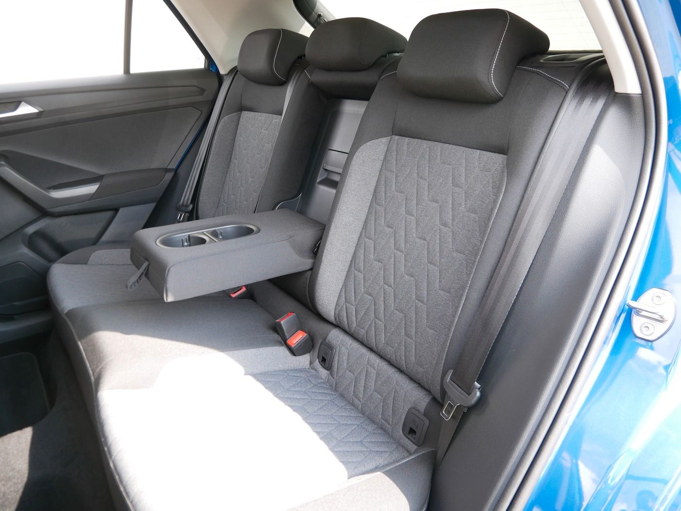 Fahrzeugabbildung Volkswagen T-Roc 1.0 TSI Move NEU35T LED NAVI SHZ ParkAssis