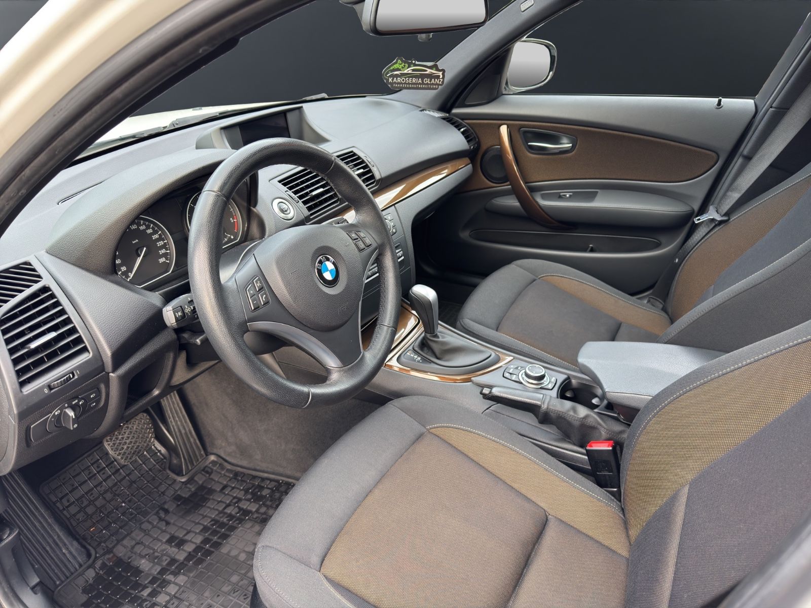 Fahrzeugabbildung BMW 120d Limousine*Automatik*Bi-Xenon*Schiebedach*