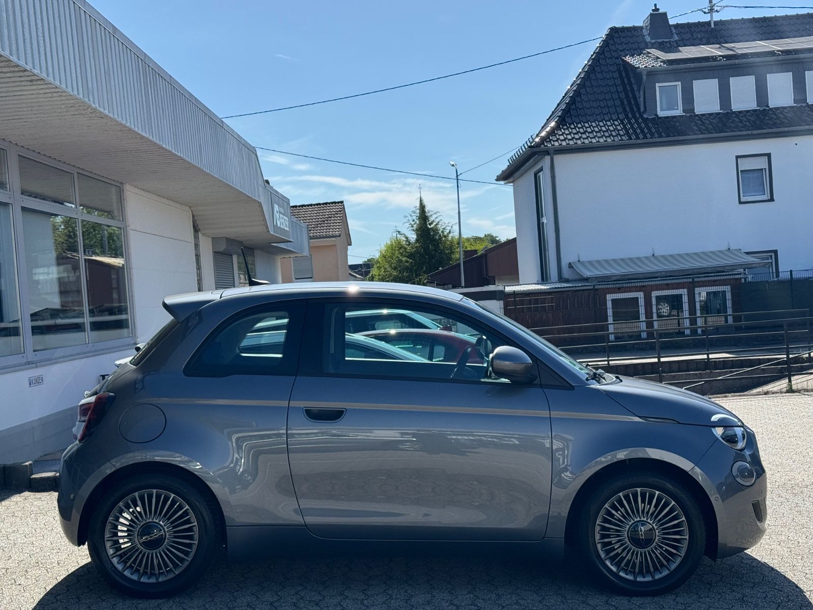 Fahrzeugabbildung Fiat 500 e Icon/42 kWh/Navi/R-Cam/ACC*CarPlay/SHZ/