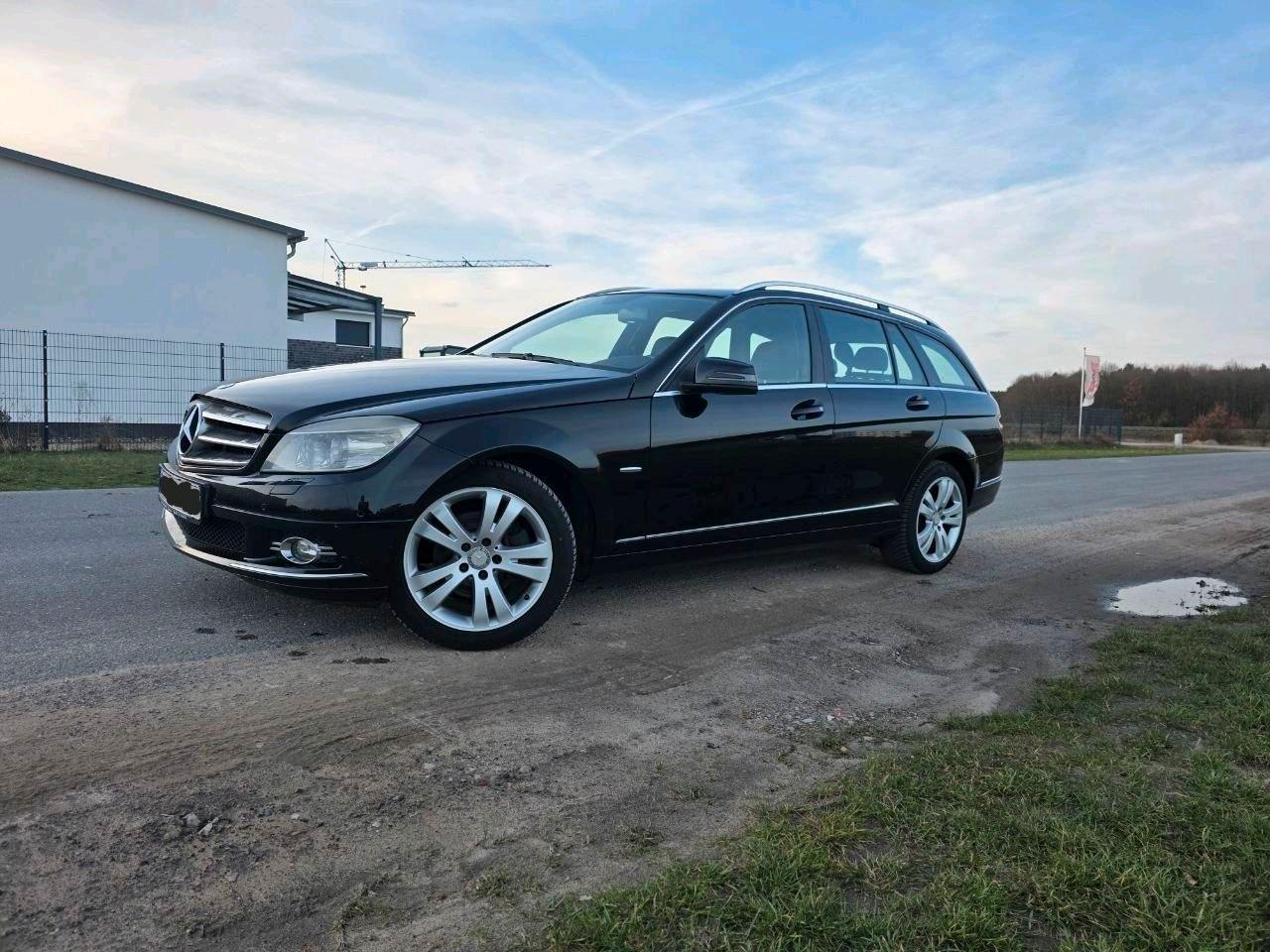 Mercedes-Benz 220 2009 — rear view