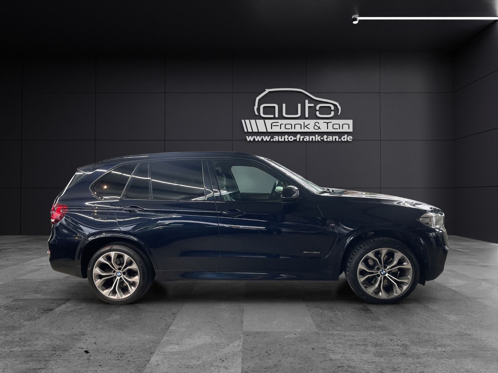 Fahrzeugabbildung BMW X5 xDrive 35 i *Pano*AHK*Sport-Paket M*Leder*