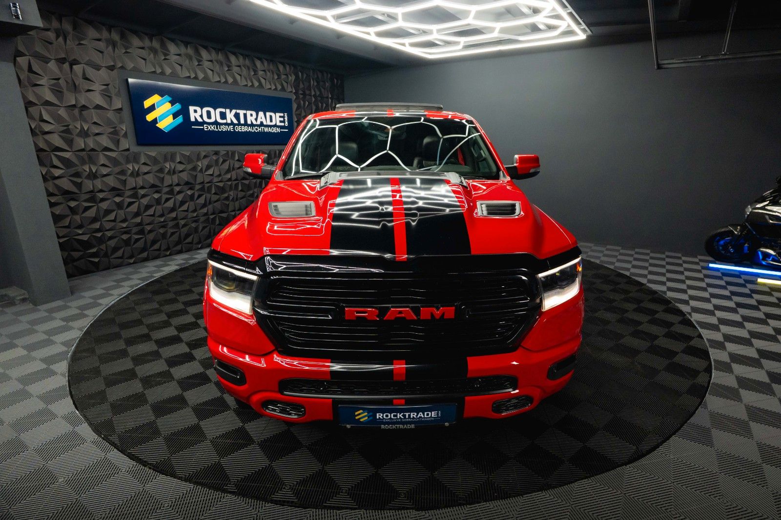 Fahrzeugabbildung Dodge RAM 5.7 V8 HEMI 4x4 NIGHT GT SPORT *Pano*22Zoll*