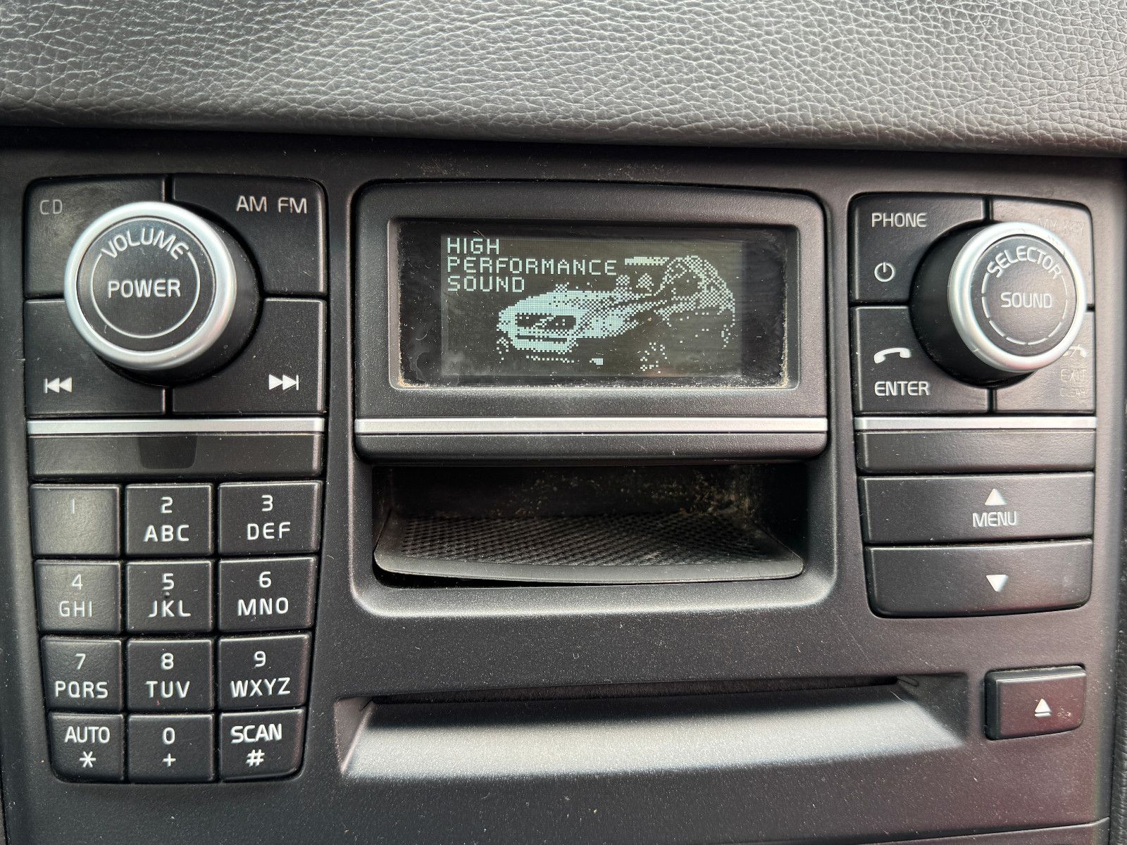 Fahrzeugabbildung Volvo XC90 2.4 D5 AWD GEARTRONIC 7-SITZER VOLL TÜV NEU