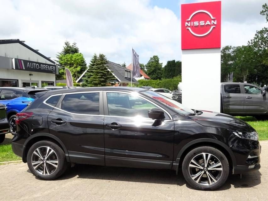Fahrzeugabbildung Nissan Qashqai 1,3 DIG-T  N-Connecta  AHK