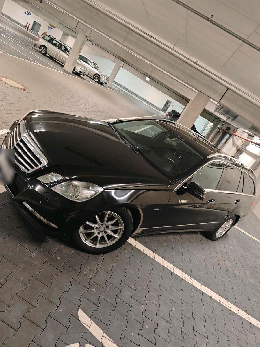 Mercedes-Benz E220 2010 — photo 15