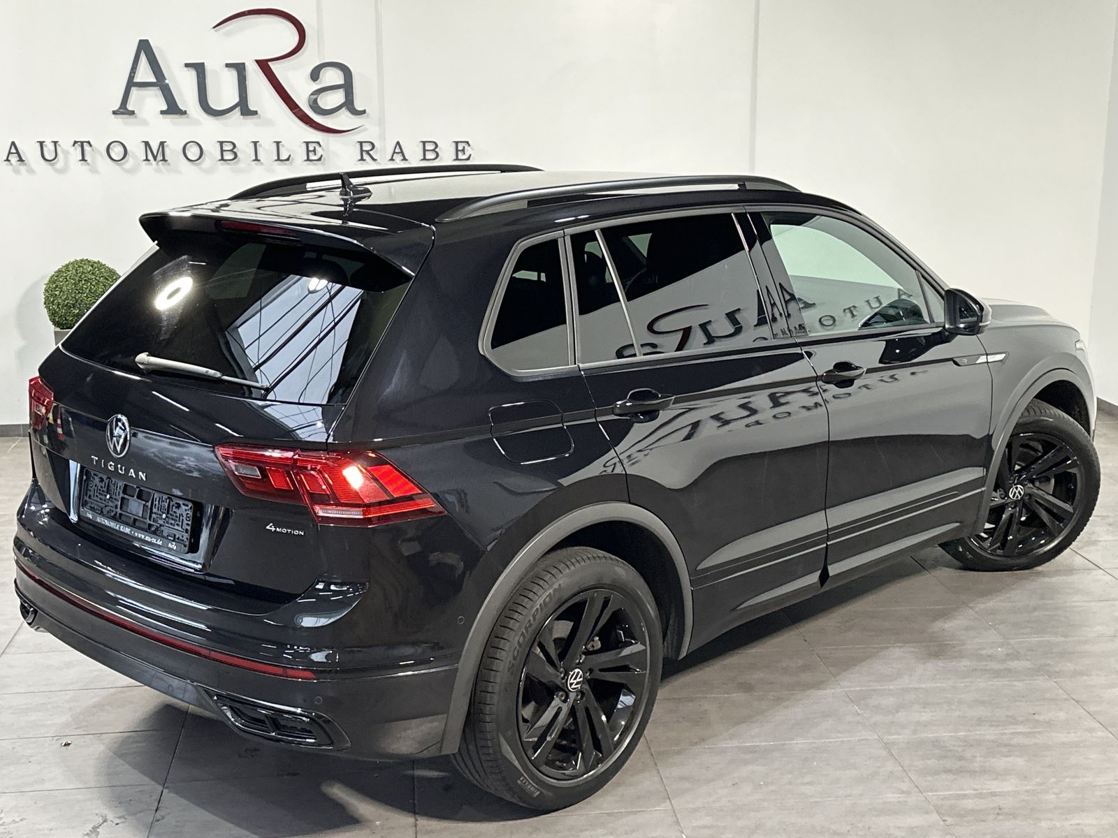 Fahrzeugabbildung Volkswagen Tiguan 4M R-Line Black NAV+LED+AHK+ACC+VC+19ZOLL