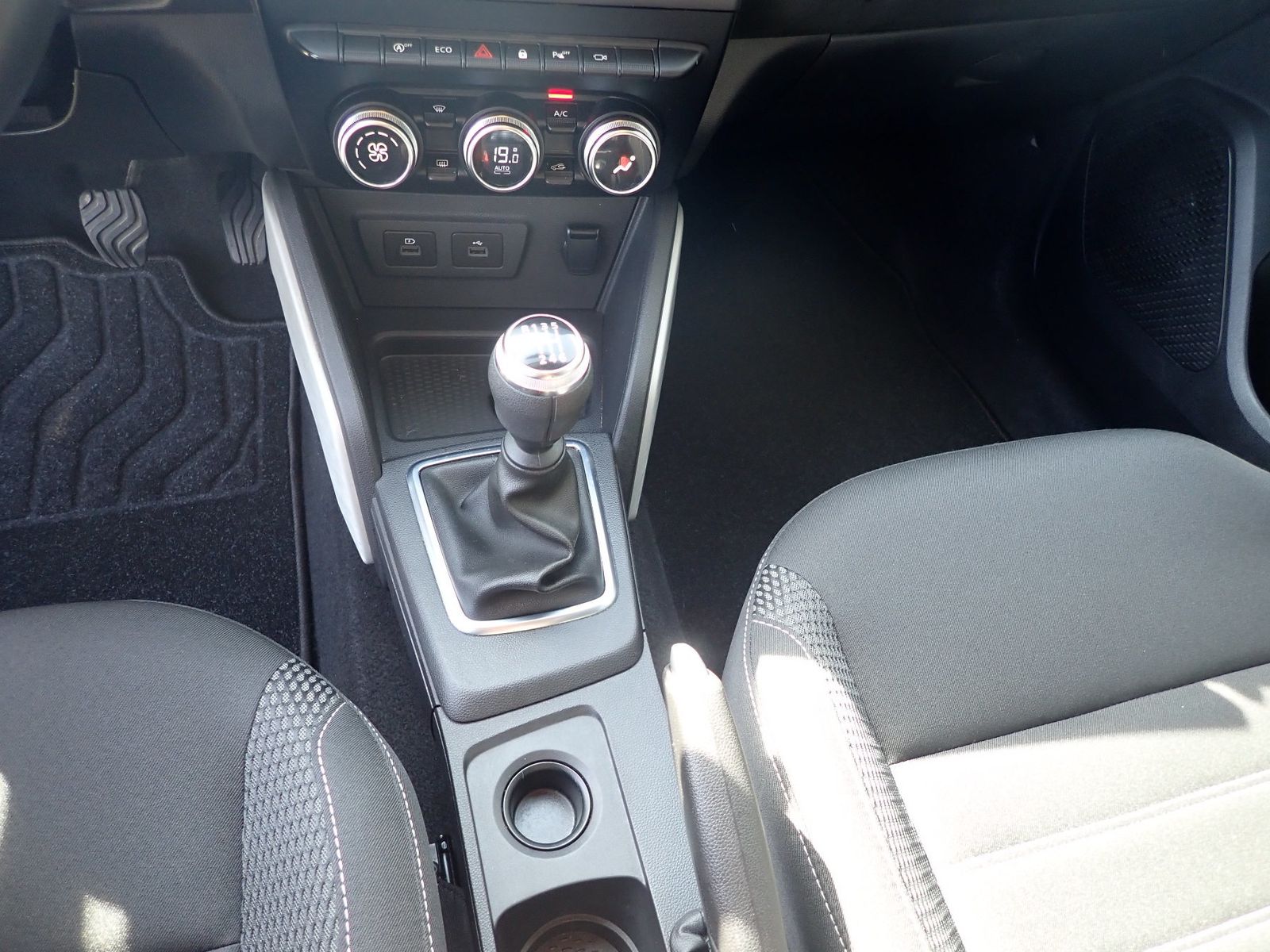 Fahrzeugabbildung Dacia Duster TCe130 2WD Prestige+