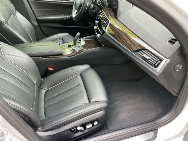 Fahrzeugabbildung BMW 530 i Touring Sport Line Autom. AHK, Leder, Stan