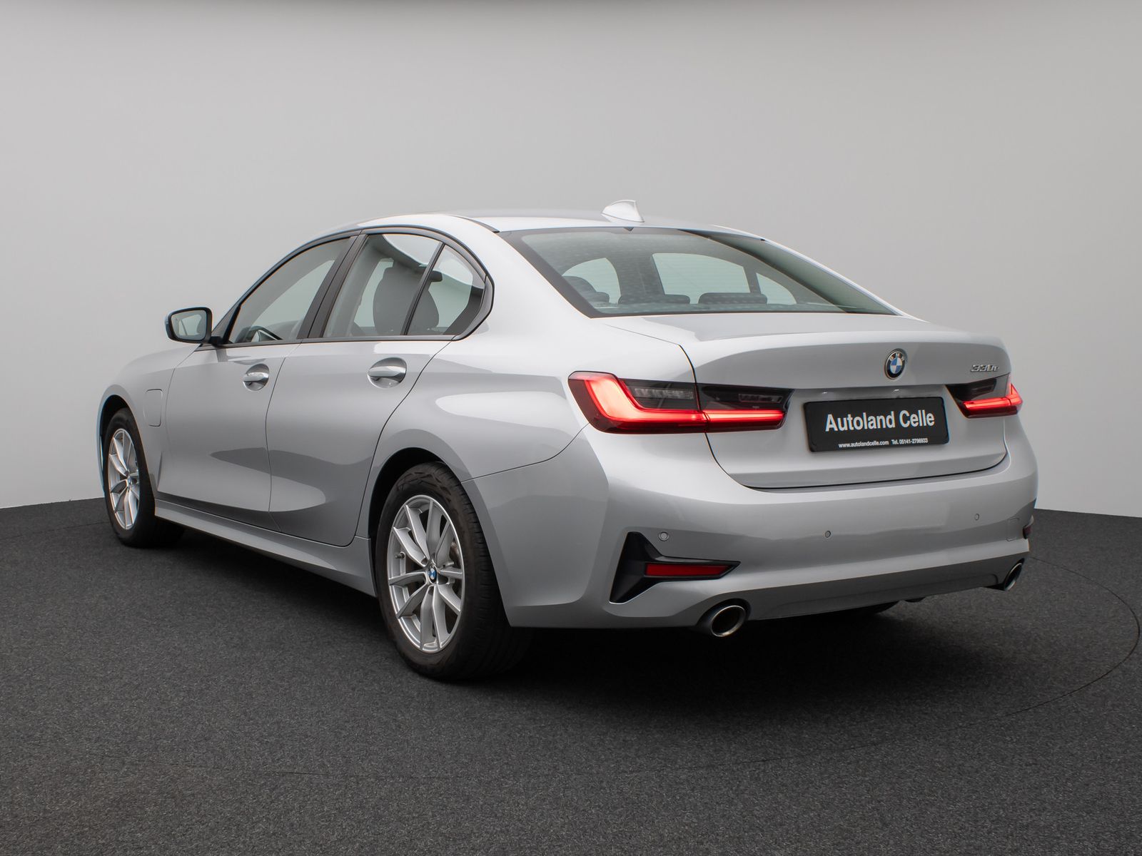 Fahrzeugabbildung BMW 330e  Laser Glasdach HUD H/K Stop&Go AHK Komfort