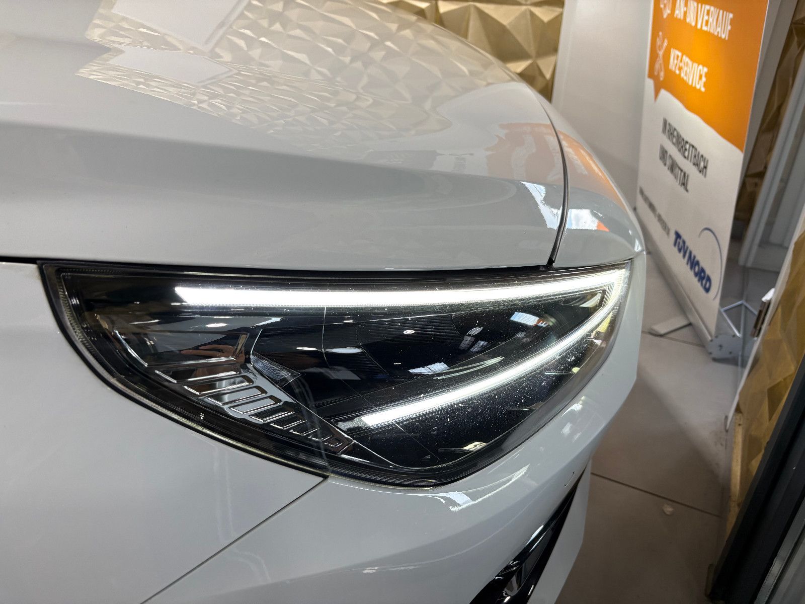 Fahrzeugabbildung Hyundai i30 CW /AUTOMATIK/MEMORY/LEDER/1-HAND/HEIZ-LENKR