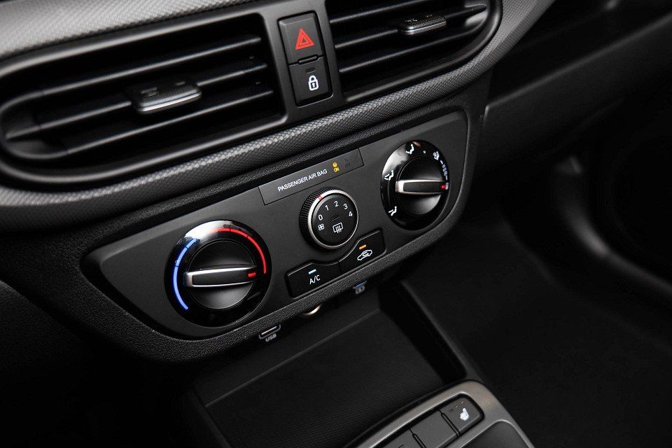 Fahrzeugabbildung Hyundai i10 1.2 Benzin A/T Trend