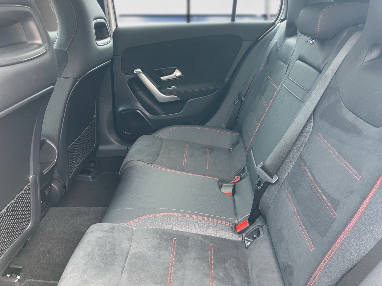 Fahrzeugabbildung Mercedes-Benz A 200 AMG+AHK+PANO+MULTIB+360°+DISTR+KEYL+CARPL
