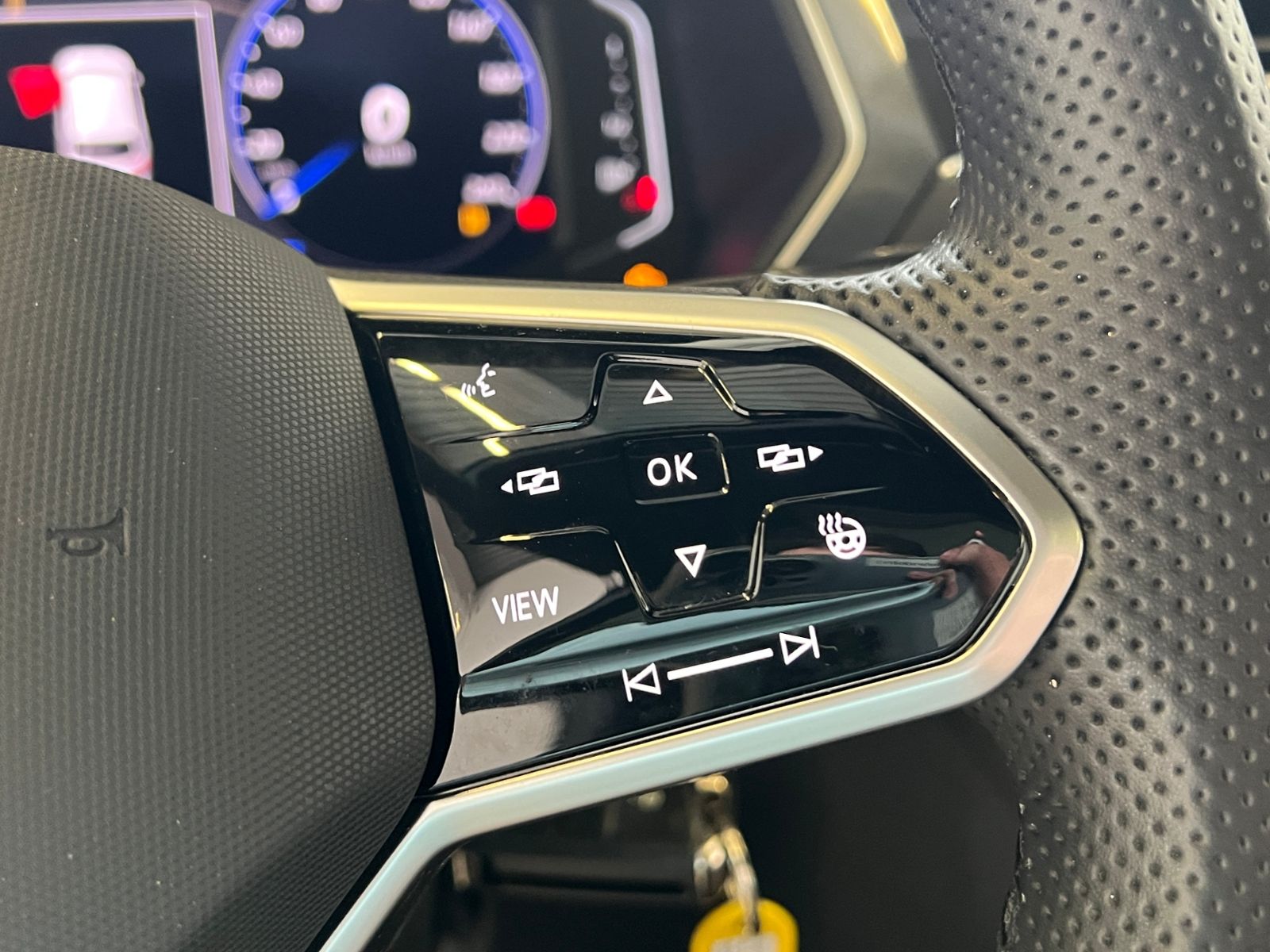 Fahrzeugabbildung Volkswagen Tiguan R-Line 2.0 TDI DSG 4Motion *Matrix-LED, P