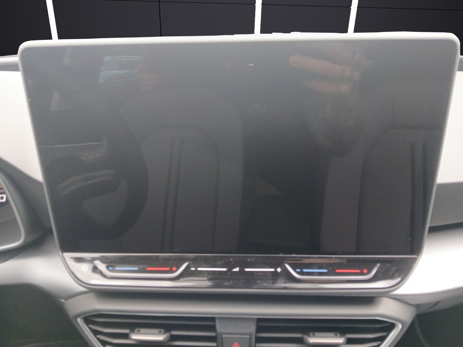 Fahrzeugabbildung SEAT Leon 1.5 eTSI Road Edition Kamera SH