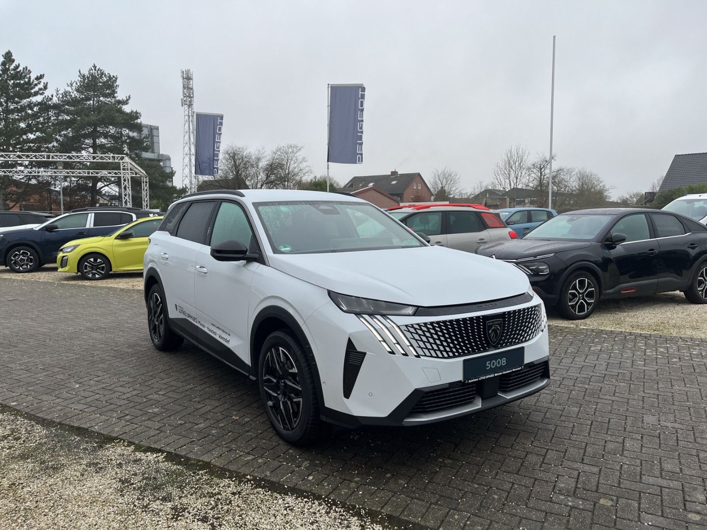 Fahrzeugabbildung Peugeot 5008 Hybrid 1.2 EU6e Neuer Allure HYBRID 136