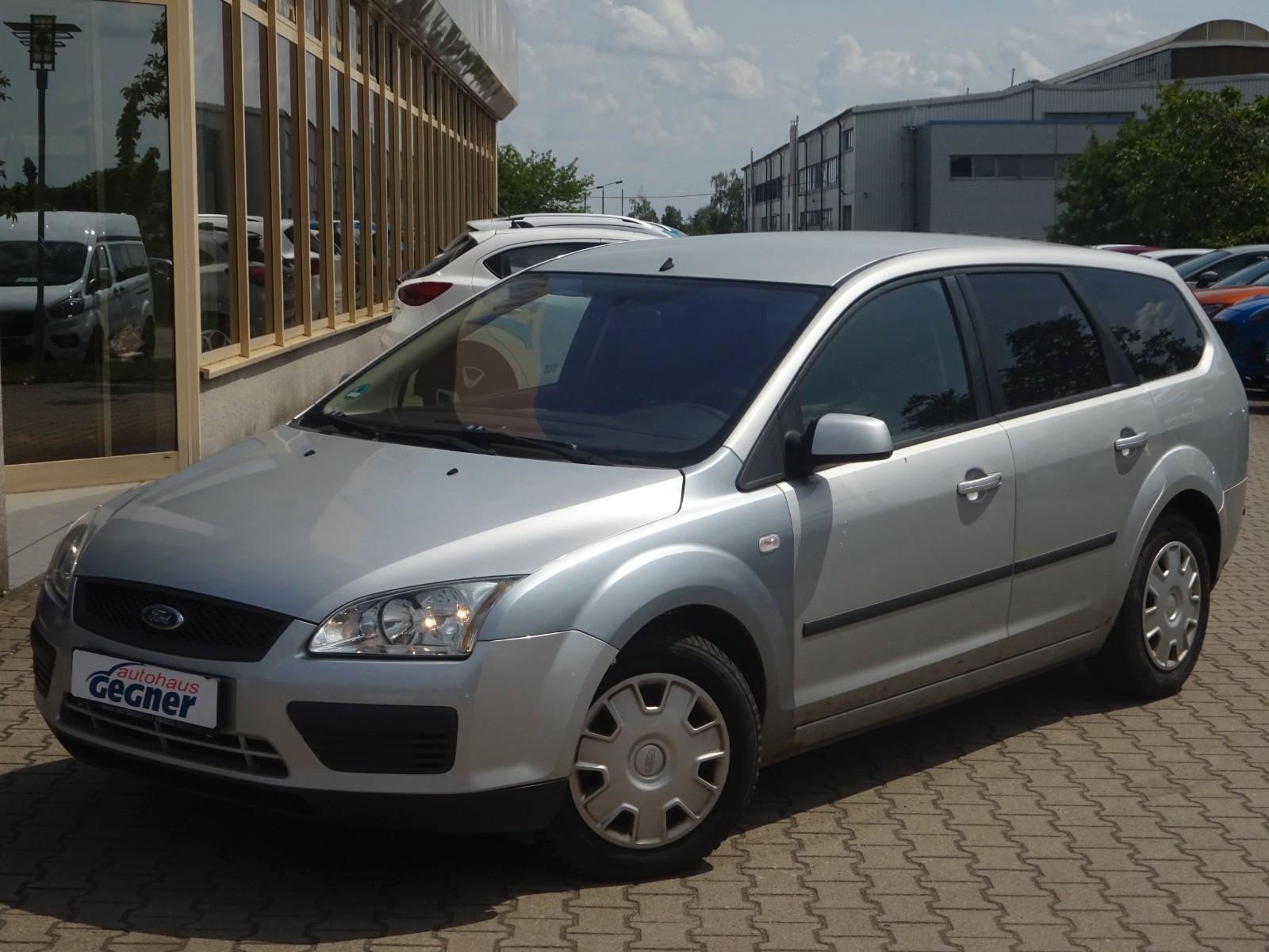Ford Focus 2006 — вигляд ззаду