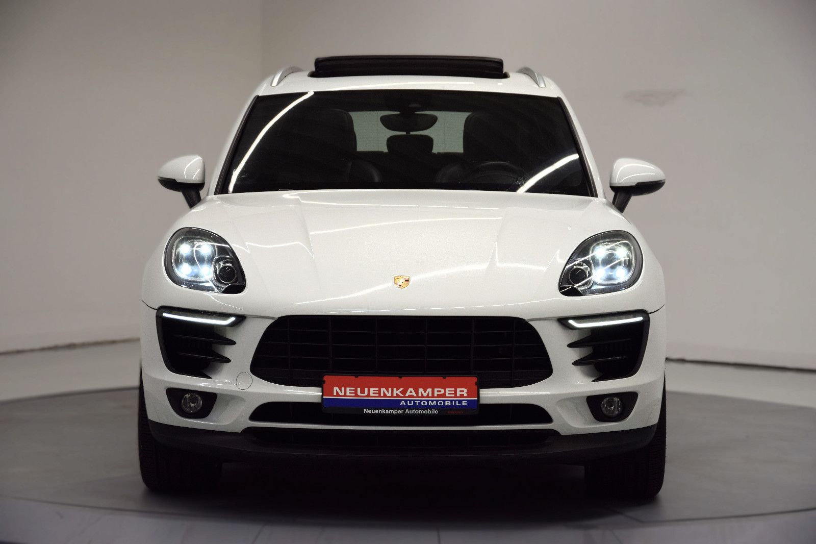 Fahrzeugabbildung Porsche Macan S PDK Leder 18-Wege PDLS Pano AHK Kamera