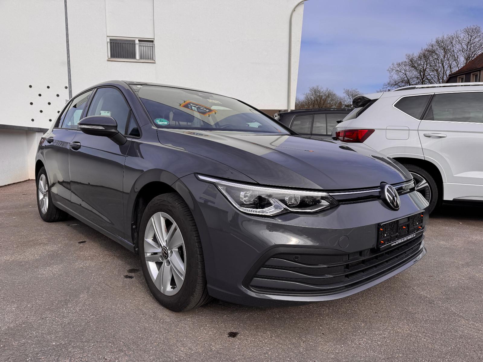 Volkswagen Golf VIII 2.0 TDI DSG Life PANO/MEMORY/KAMERA