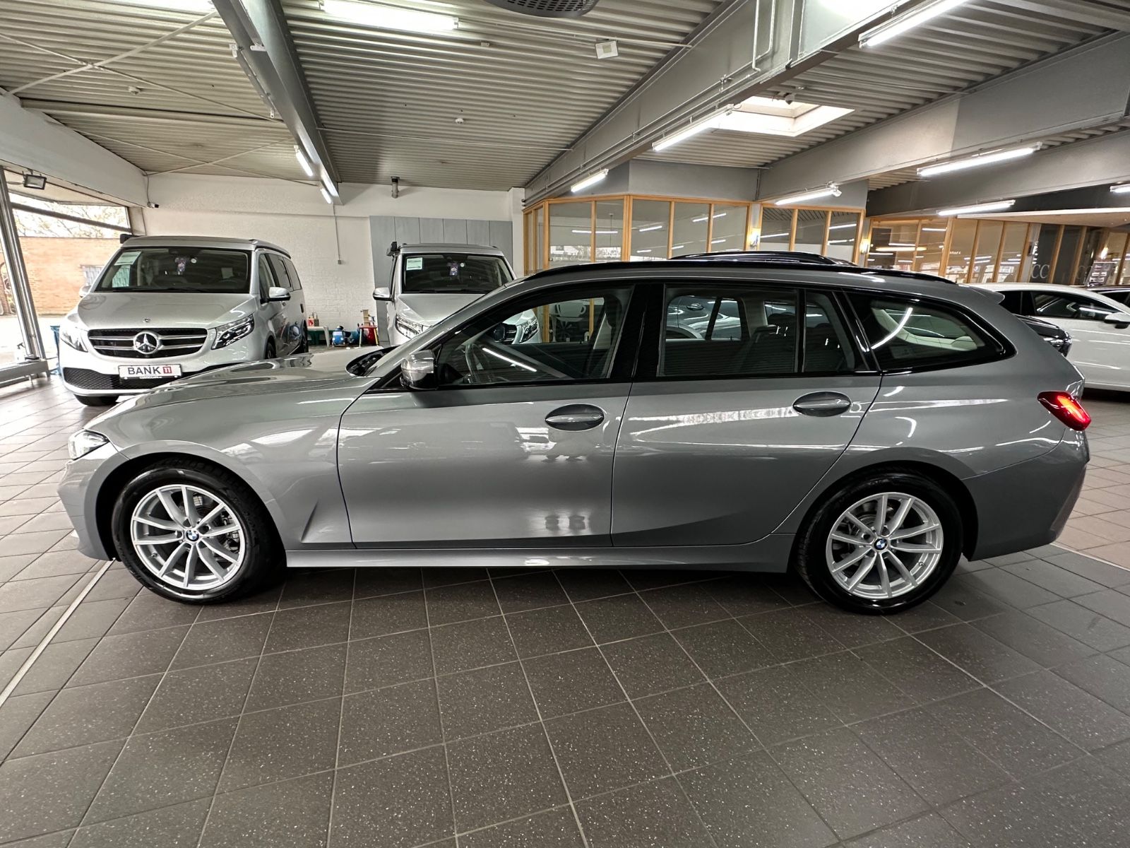 BMW 318 d Touring Facelift+Driving Assistant+Curved foto 6