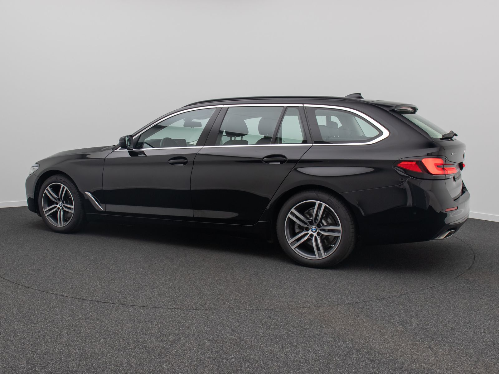Fahrzeugabbildung BMW 520d xD Kamera HUD DAB Laser Panorama Leder 19"