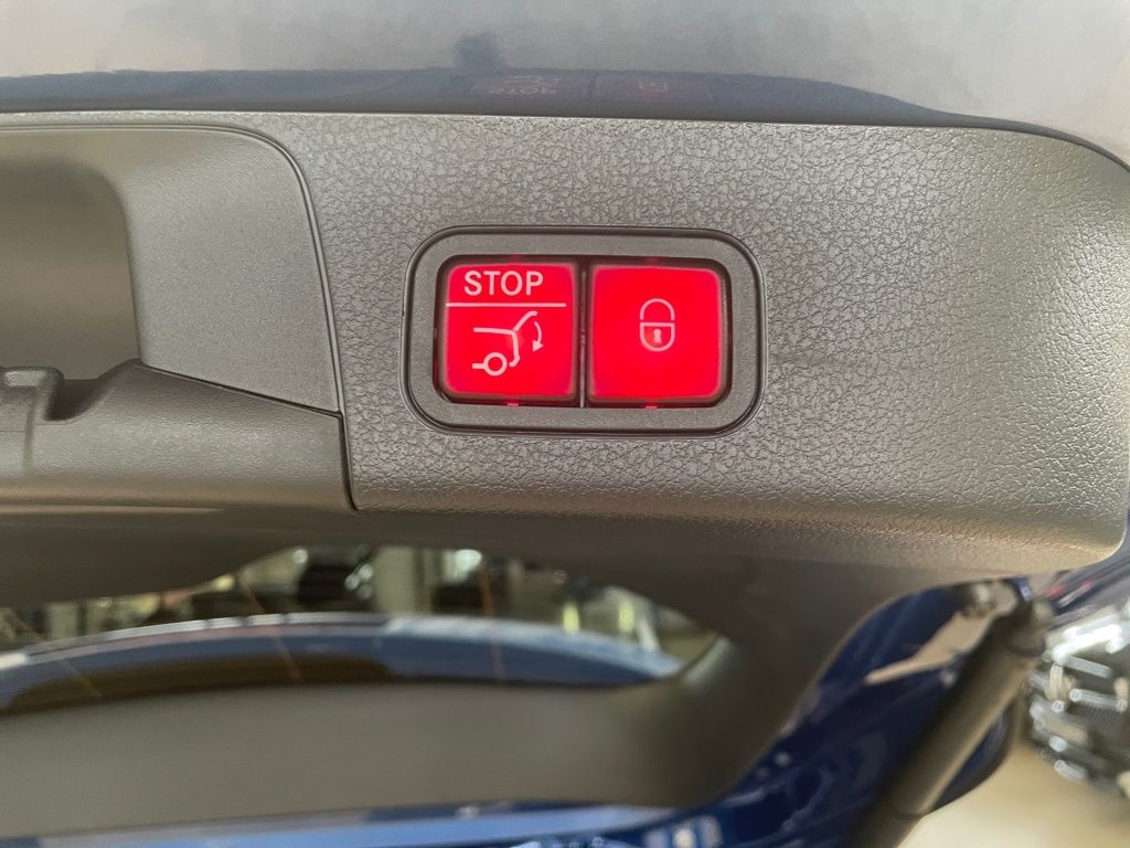 Fahrzeugabbildung Mercedes-Benz GLB 200 d 4MATIC 360 AHK AUT DynLicht Kam. LED