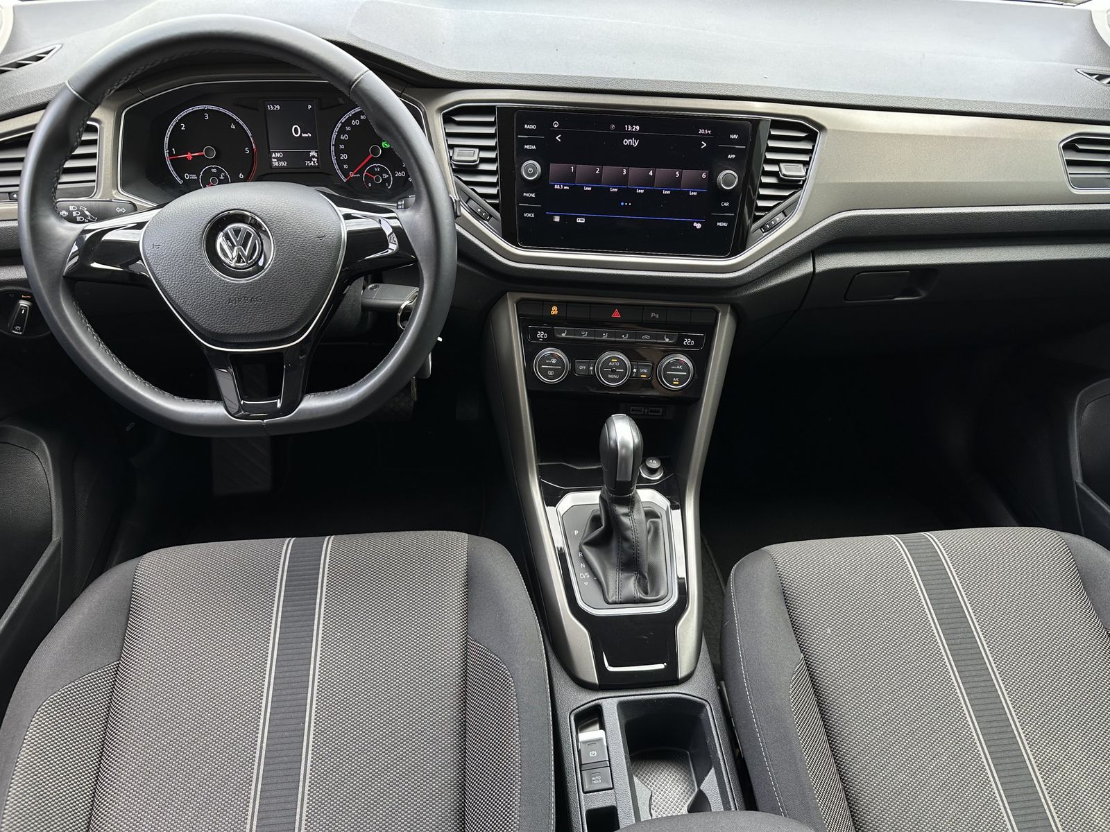 Fahrzeugabbildung Volkswagen T-Roc 2.0 TDI DSG Style NAV+KAMERA+CARPLAY+1HD