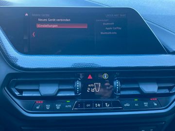Bild 13 BMW 118 i Lim. Sport Line*AT*CARPLAY*SHZ*LED*NAV*