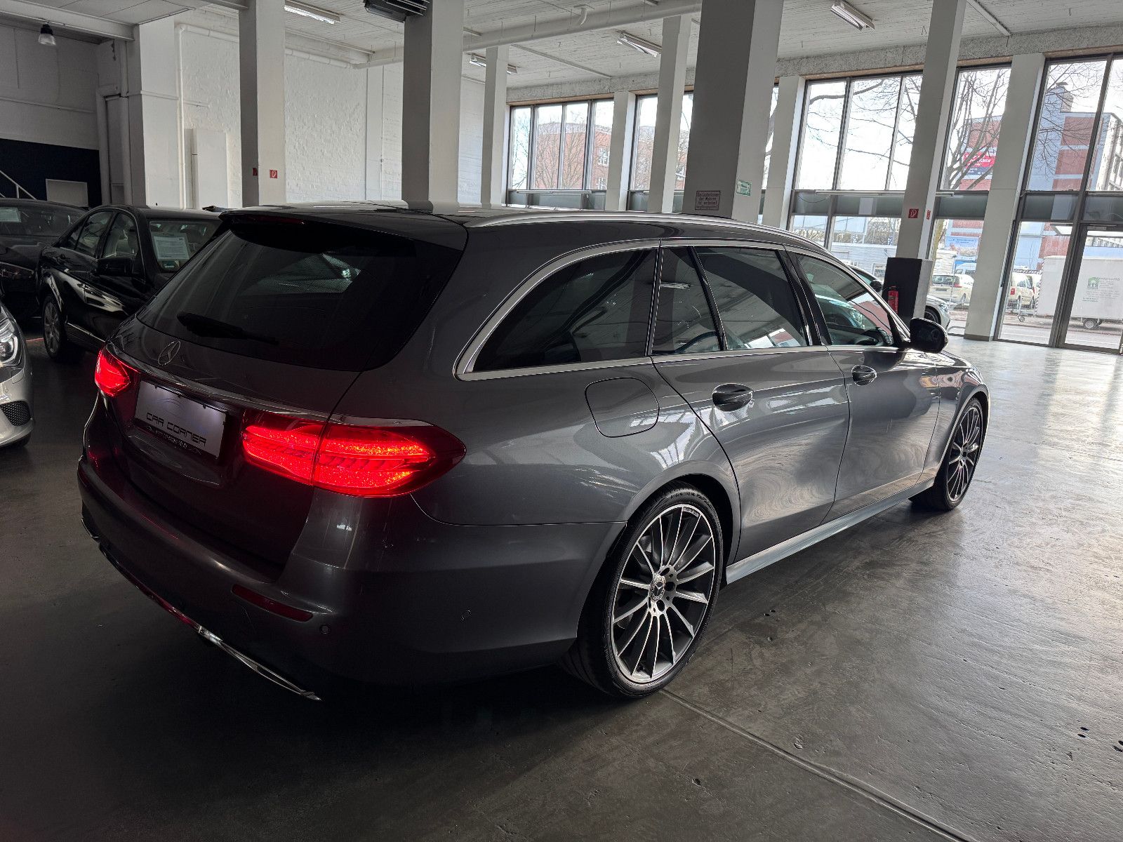 Fahrzeugabbildung Mercedes-Benz E 250 T 9GT 2X AMG LINE DISTRONIC MEMORY 20 ZOLL