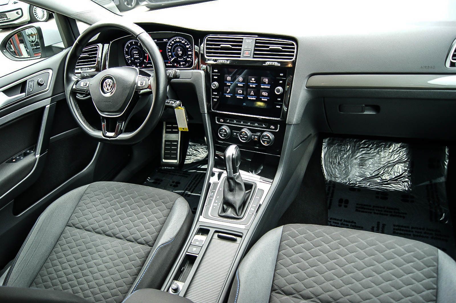 Fahrzeugabbildung Volkswagen Golf VII Variant 14TSI DSG JOIN ANHZV KAMERA PDC