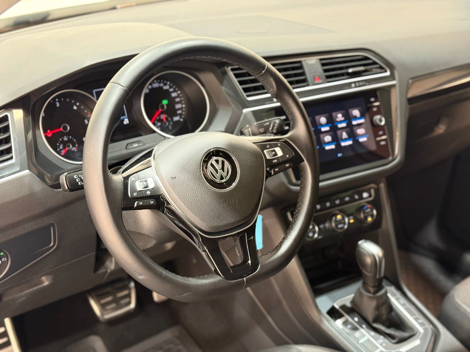 Fahrzeugabbildung Volkswagen Tiguan Comfortline DSG-4Motion-Full Link