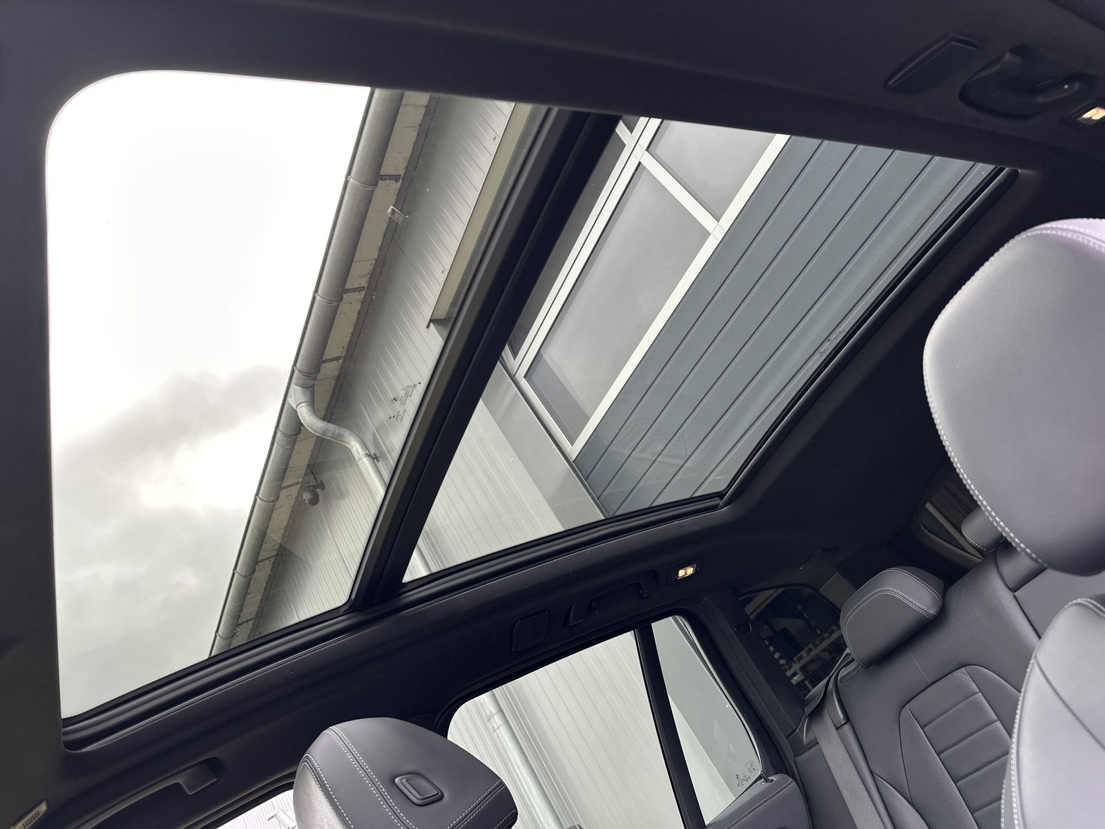 Fahrzeugabbildung BMW X3 xDrive30d M-Sport NAV+LASER+KAM+PANO+HUD+AHK
