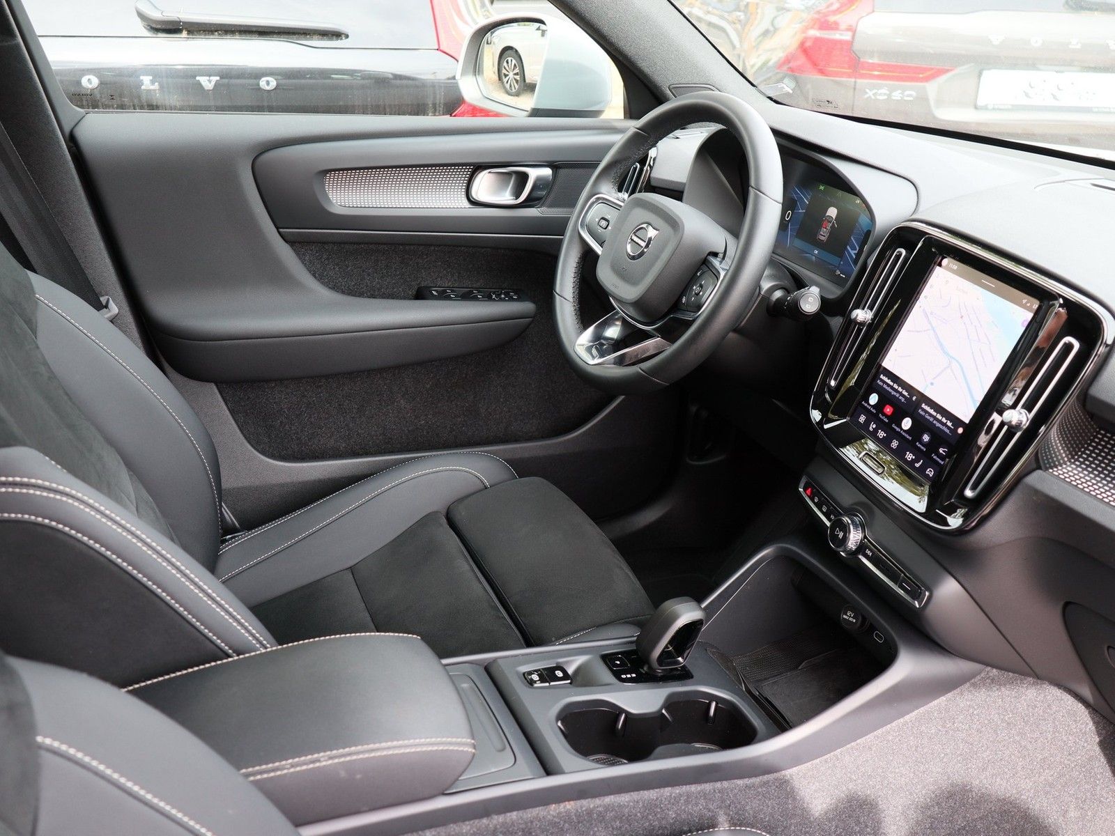 Volvo XC40 B3 Core Aut. Navi*PDC*LED imagem 3