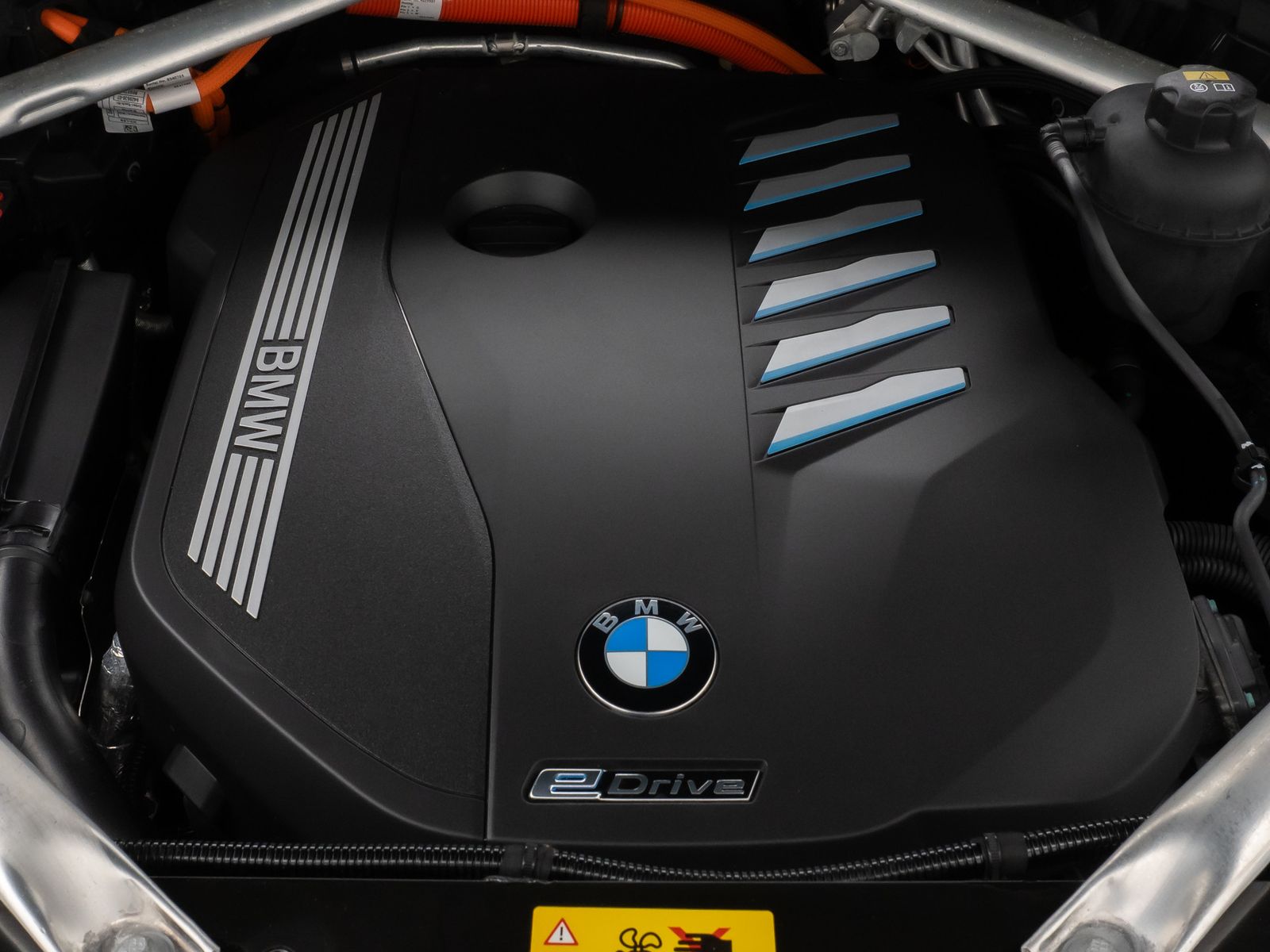 Fahrzeugabbildung BMW X5 xD45e XLine Panorama DAB H/K SoftCL AHK Sport