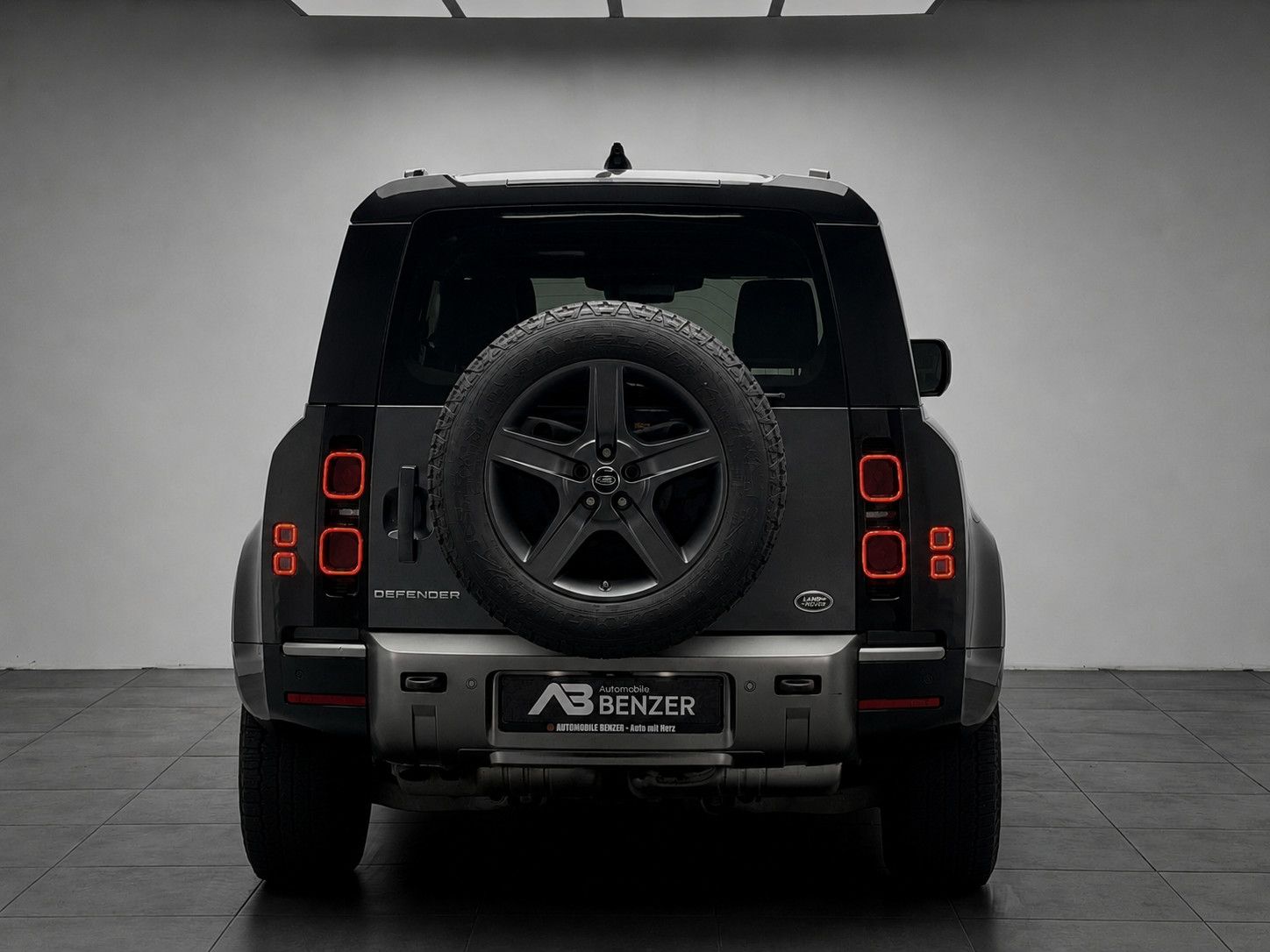 Fahrzeugabbildung Land Rover Defender 110 X-Dynamic SE/PANO/HUD/MERIDIAN
