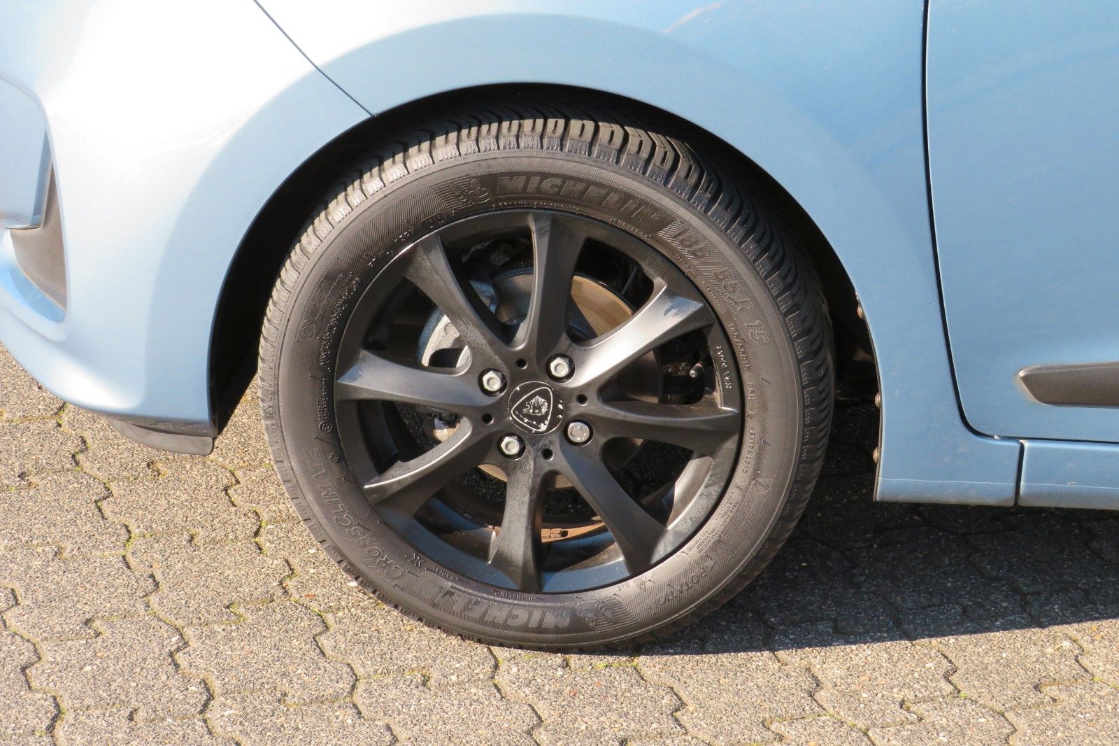 Fahrzeugabbildung Hyundai i10 4-TÜREN KLIMA PDC ALU SCHECKHEFT