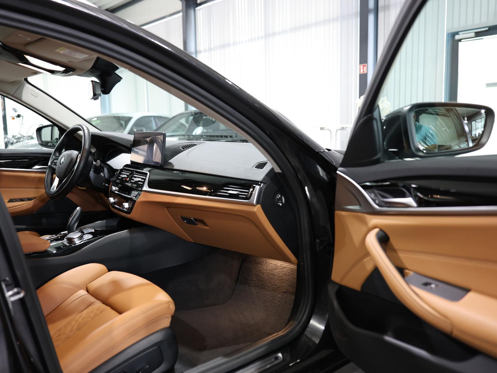 BMW 520i Touring BUSINESS GREY & BROWN / PANORAMA