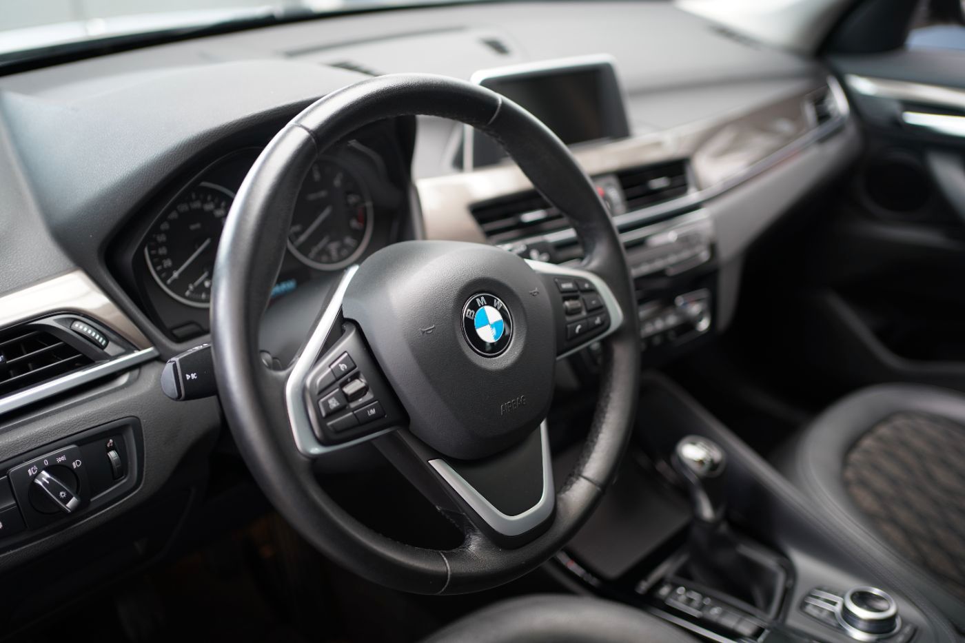 Fahrzeugabbildung BMW X1 18d xLine +Parkassistent+Glasdach+AHK+LED+